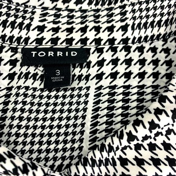 TORRID Madison Georgette Button-Down Shirt- 3 - Picture 7 of 8